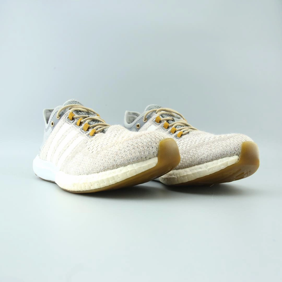 ADIDAS COSMIC BOOST