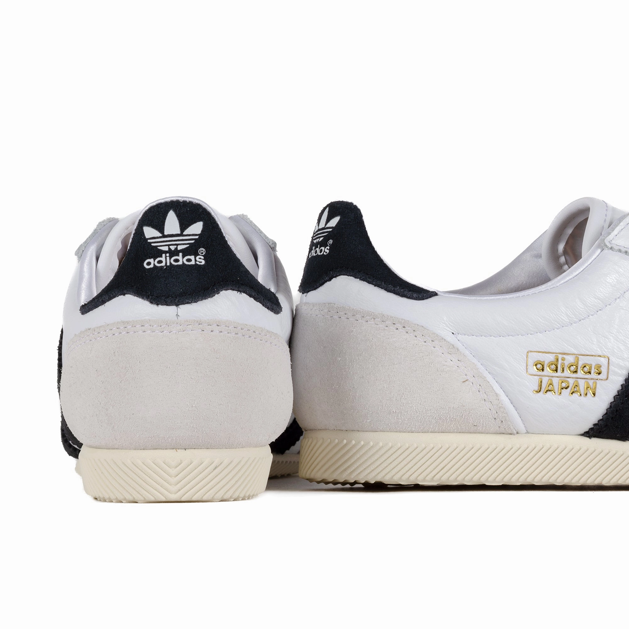 adidas Women's Japan Ftwwht/Cblack/Goldmt IH5489