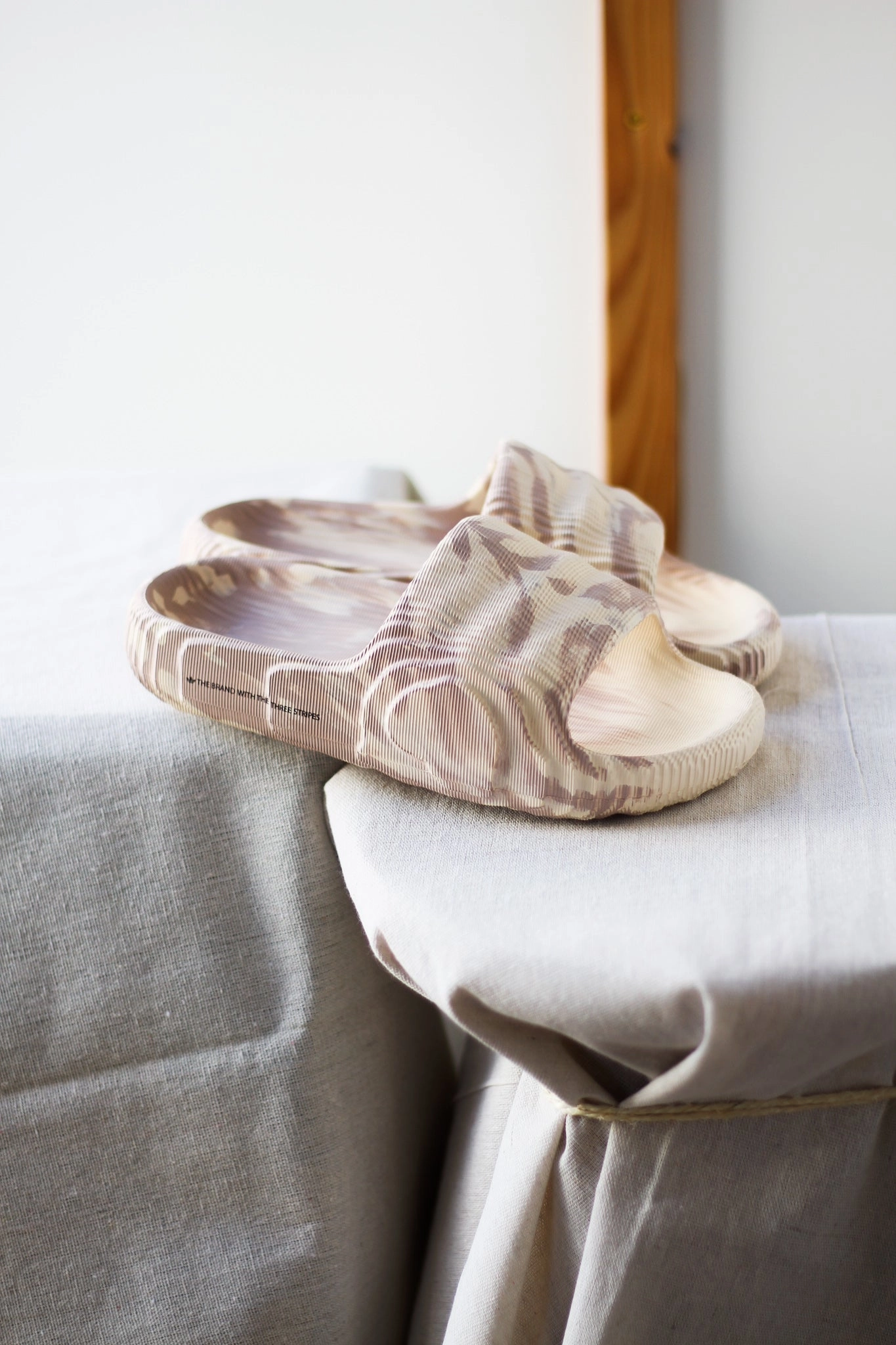 ADILETTE 22 SAND STRATA