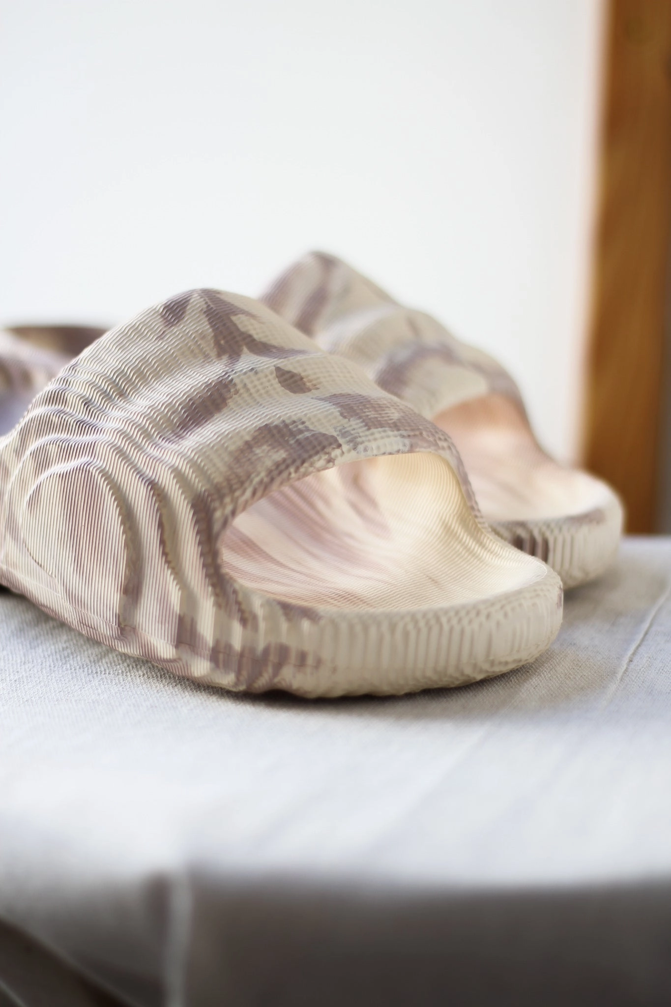 ADILETTE 22 SAND STRATA