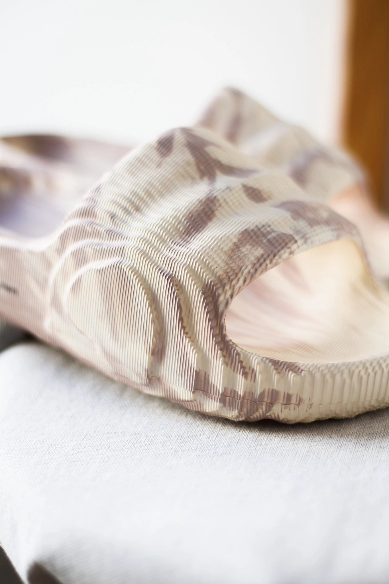 ADILETTE 22 SAND STRATA