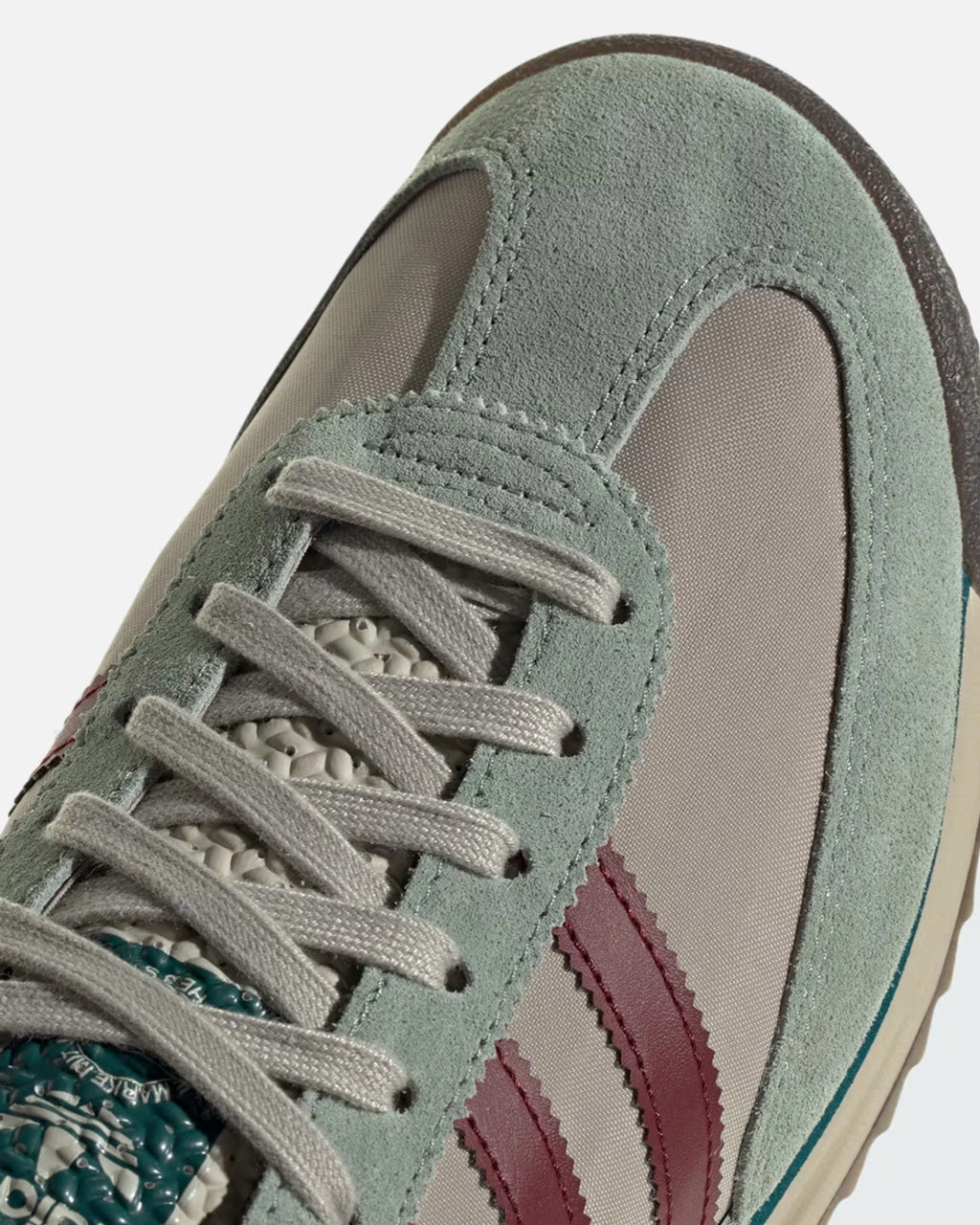 SL 72 RS 'Putty Grey/Shadow Red'