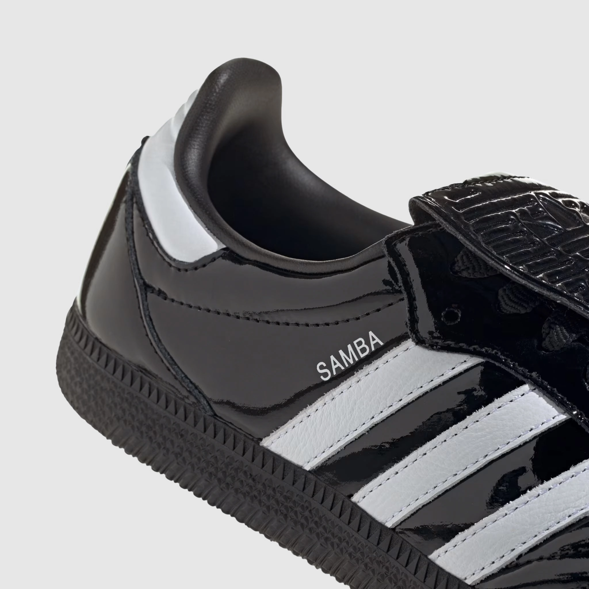 WMNS SAMBA LT PATENT