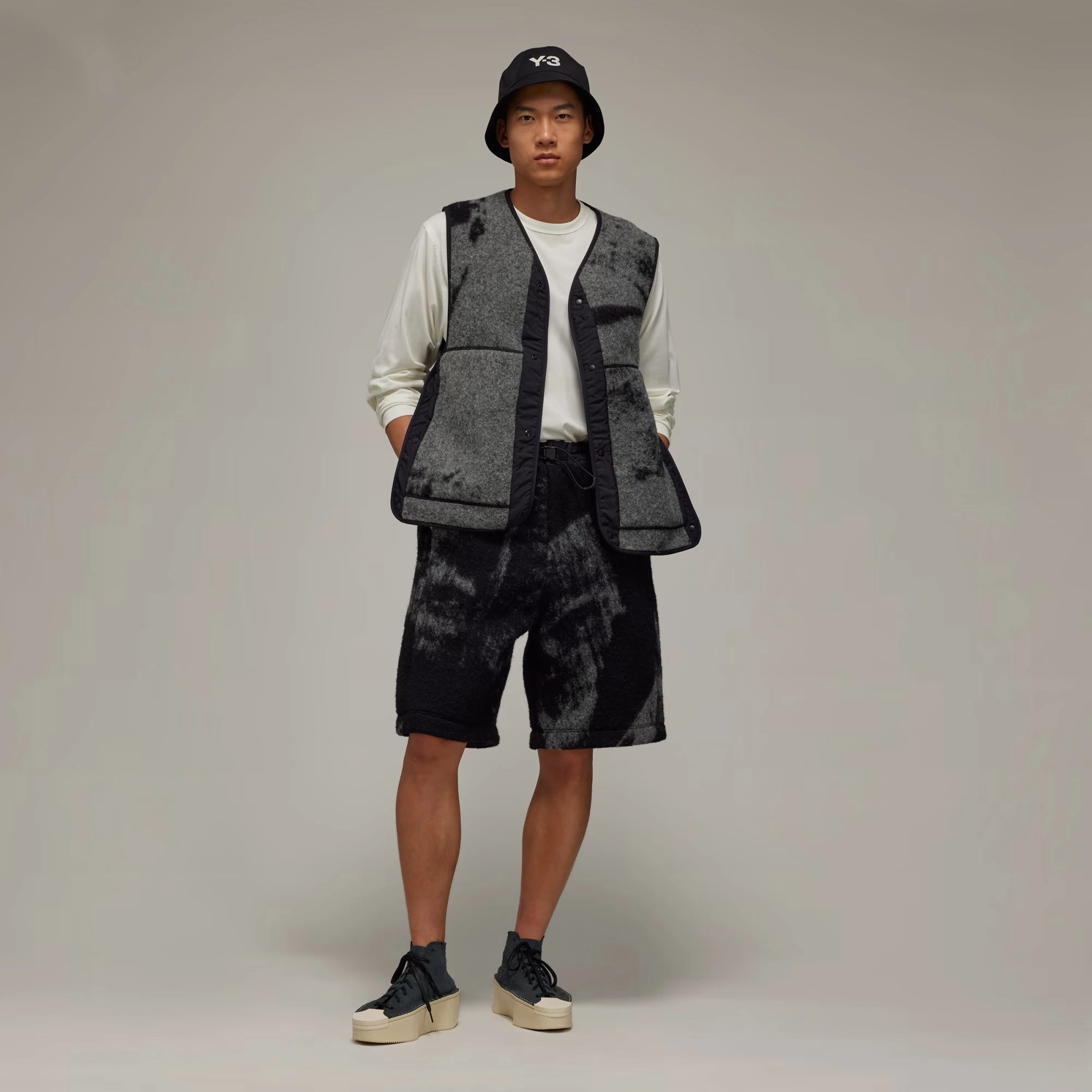 Y-3 | FUZZY FLEECE SHORTS  { BLACK