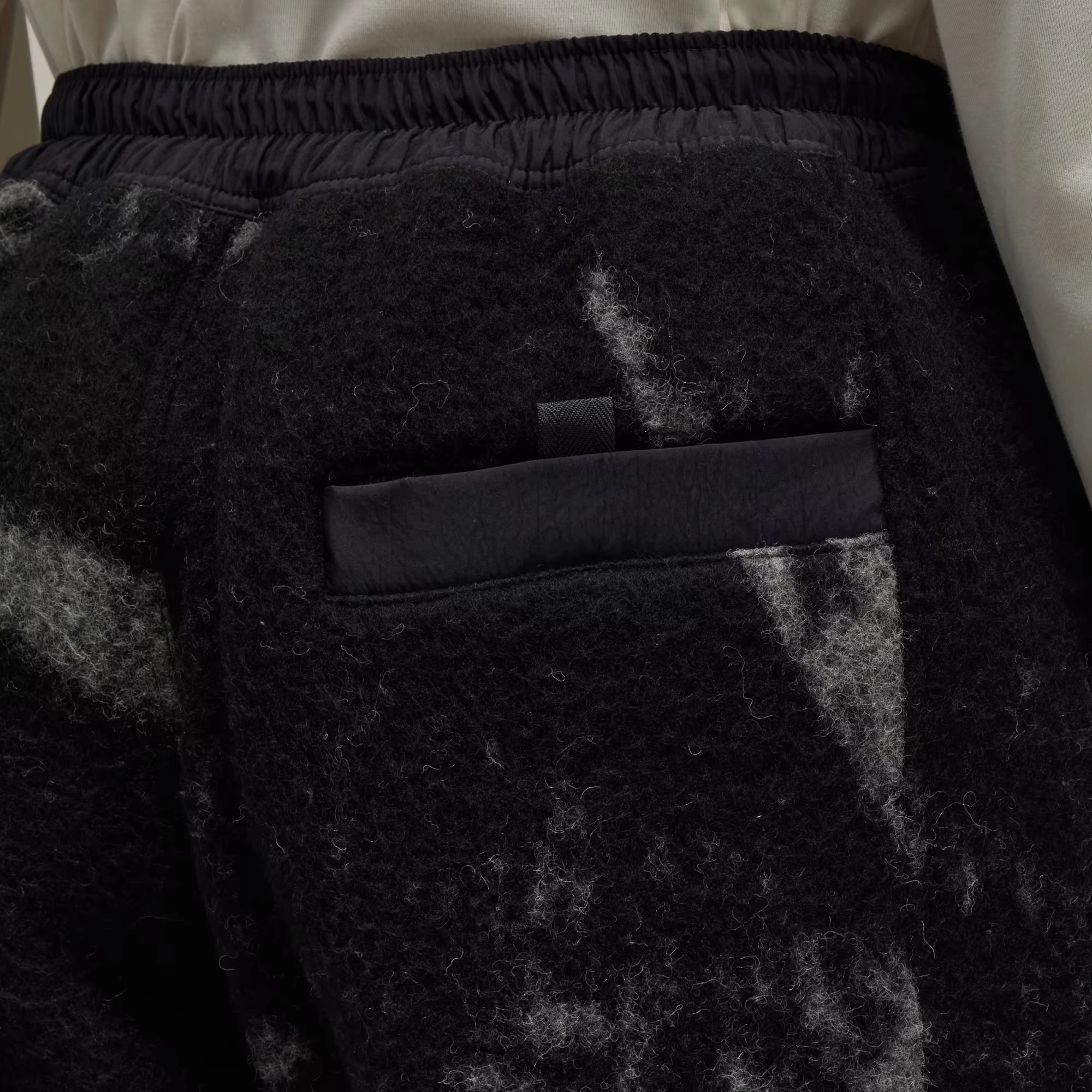 Y-3 | FUZZY FLEECE SHORTS  { BLACK